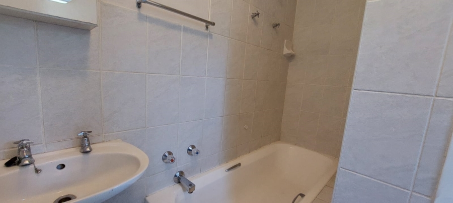 To Let 3 Bedroom Property for Rent in Pentagon Park Free State